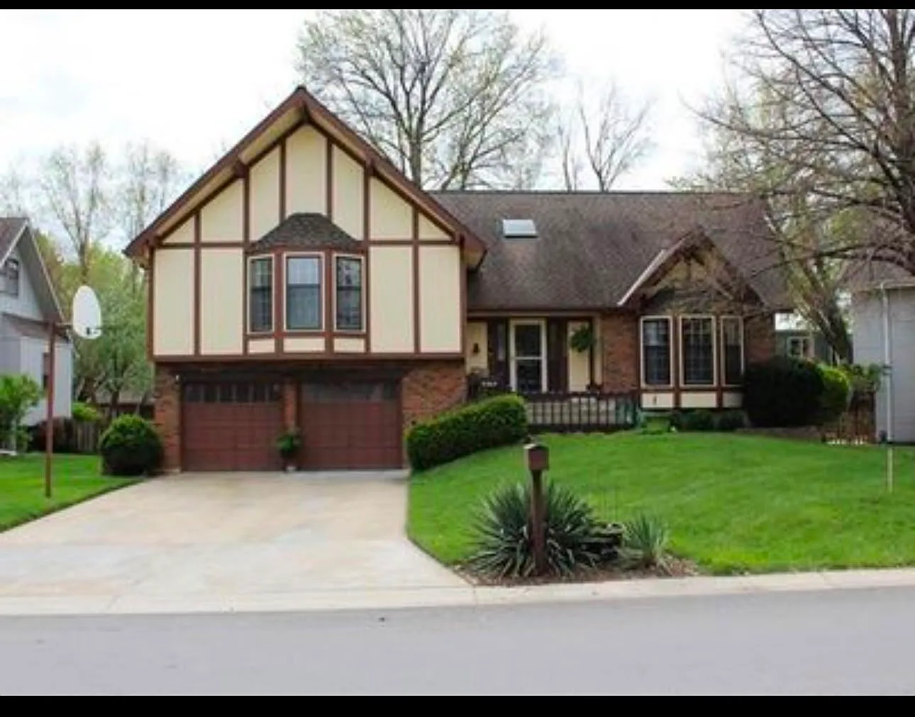 5 bed, 2407 sqft, $2,899 — Photo 1