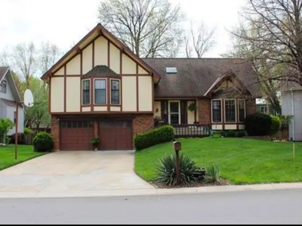 1405 E Frontier Ln, Olathe, KS 66062