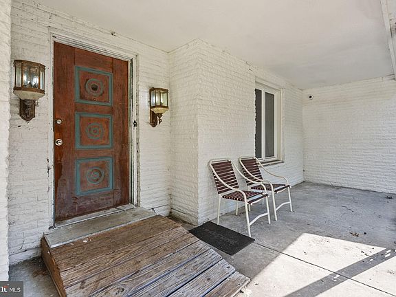 2nd image of 168 Peach St