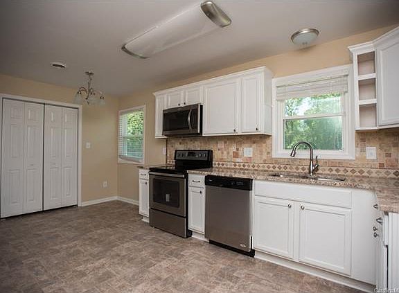 4th image of 3203 Starrland Dr