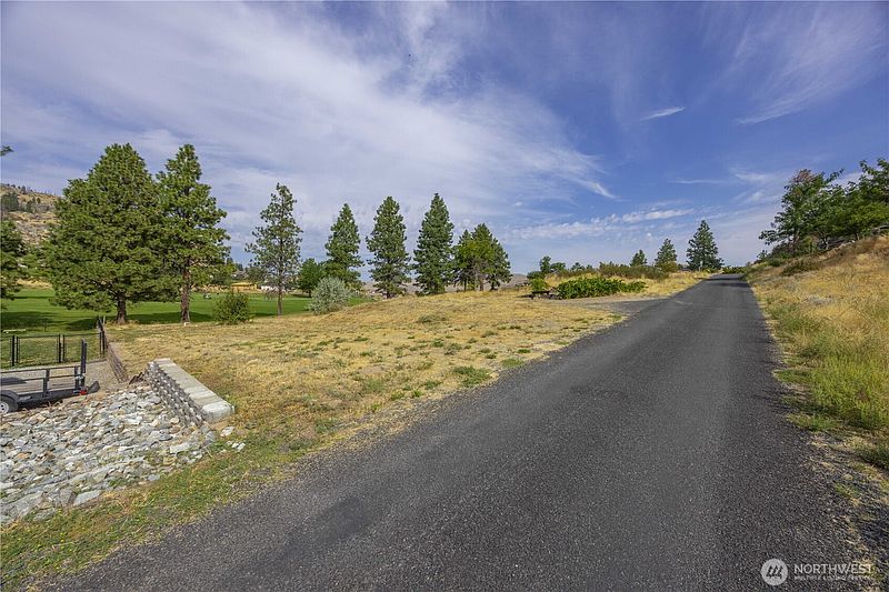 5th image of 103 Golf Course Dr.
