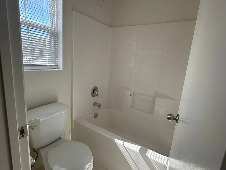 930 Wembly Hills Pl — Photo 9