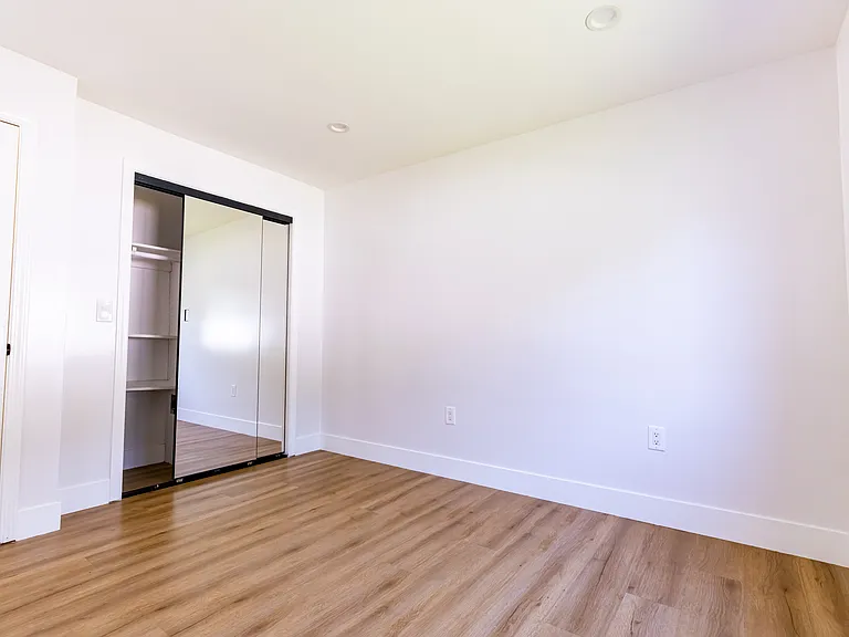 9738 N Lemona Ave — Photo 11