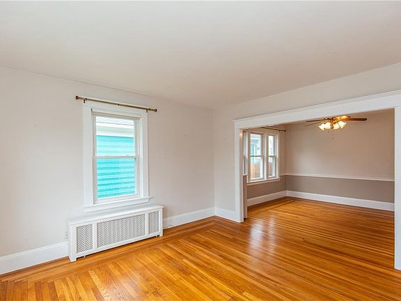 5th image of 244 Woodbine St