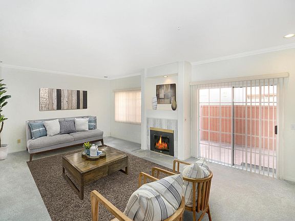 3rd image of 2217 Montrose Ave Unit 4