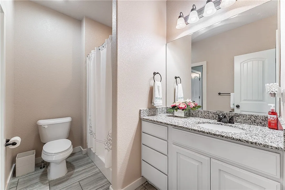 3 bed, 1494 sqft, $2,300 — Photo 2
