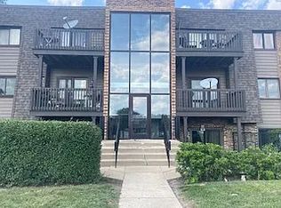 1486 Stonebridge Cir #3, Wheaton, IL 60189