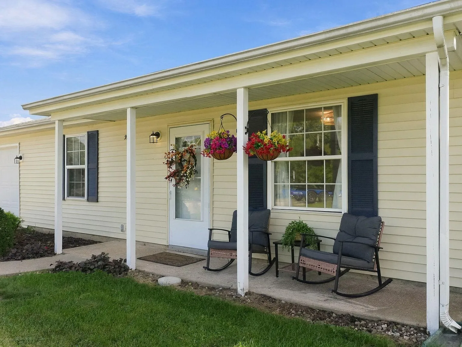 3 bed, 1.5 bath, 1336 sqft, $2,700 — Photo 3