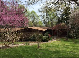 987 W Outer Dr, Oak Ridge, TN 37830