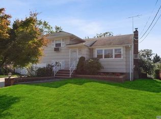 3838 Jerusalem Ave, Seaford, NY 11783