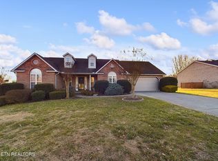1061 Summerfield Dr, Maryville, TN 37801