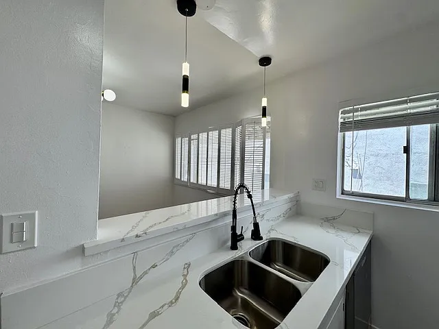 337 S Elm Dr #4 — Photo 9