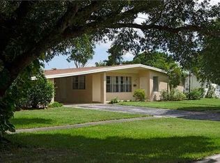 888 E Acre Dr, Plantation, FL 33317