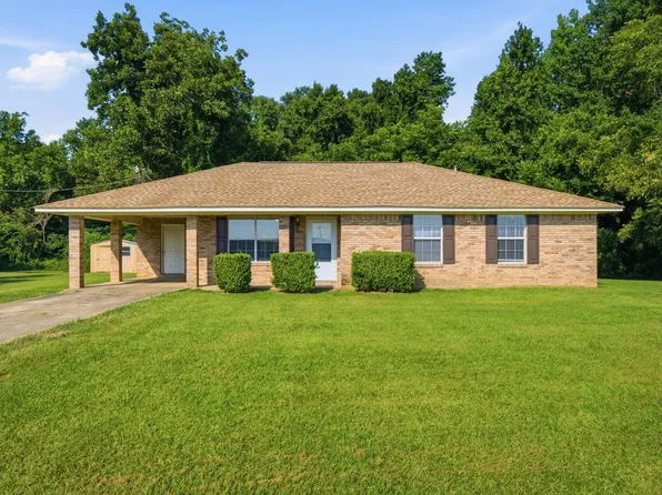 7 Price Ln, Collins, MS 39428