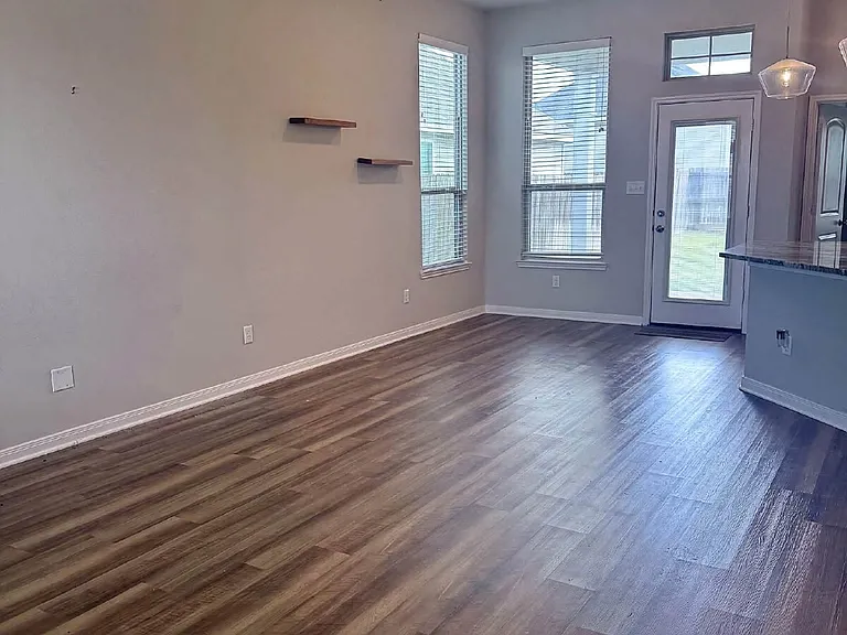 2030 Kathryn Dr — Photo 2