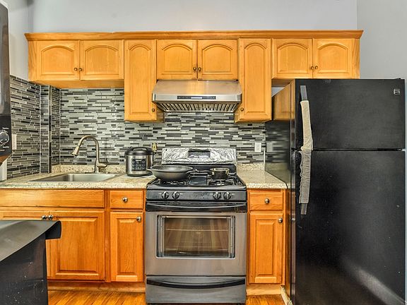 3rd image of 5-7 Everett Ave #2