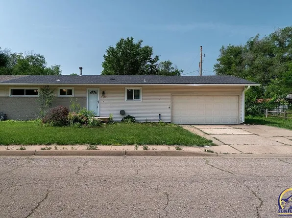 2107 SW 71st St, Topeka, KS 66619