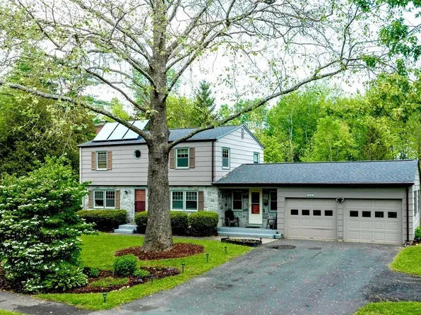 137 Glendale Rd, Amherst, MA 01002