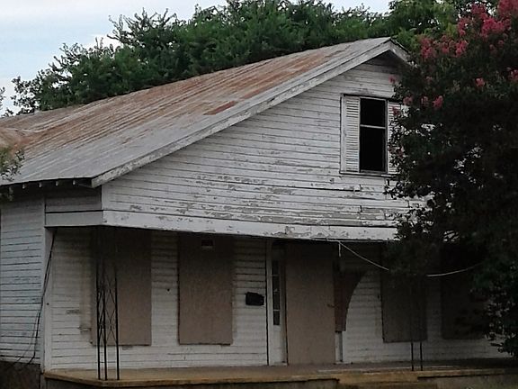 3rd image of 210 Porter St