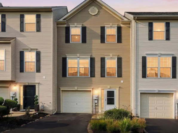 266 Country Ridge Dr, Red Lion, PA 17356