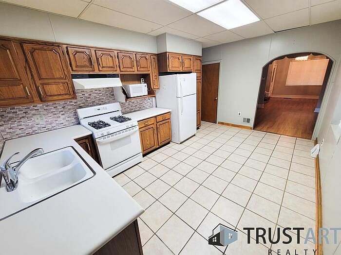 1st image of 2840 W Glenwood Ave #1