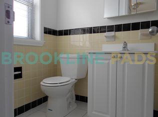 194 Sherman Rd, Chestnut Hill, MA 02467