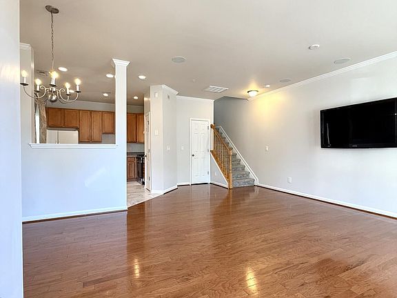 4th image of 2221 Raven Rd 100