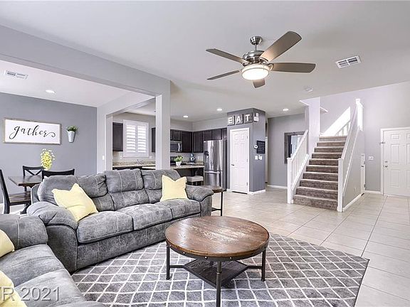 3rd image of 10833 Hunters Green Ave