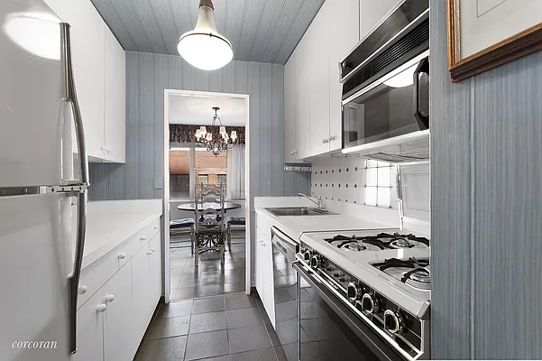 Sold by Corcoran | media 19