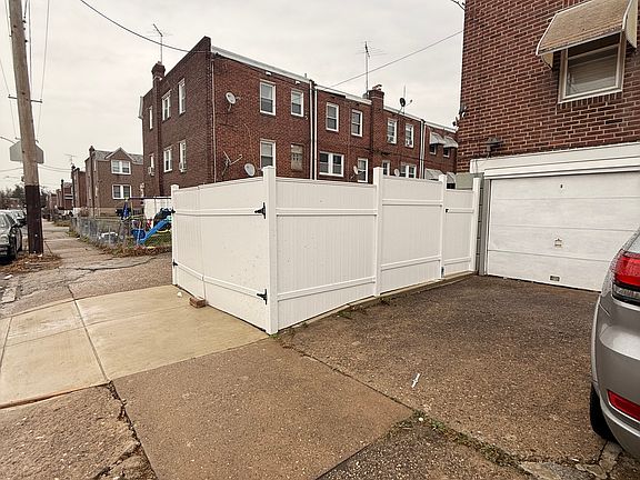 3rd image of 4401 Bleigh Ave Floor 2