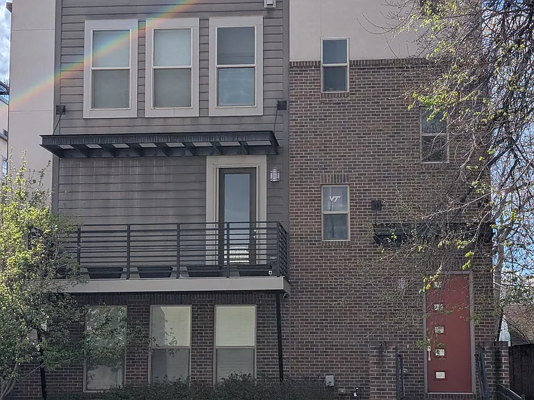 Fantastic, light-filled front unit