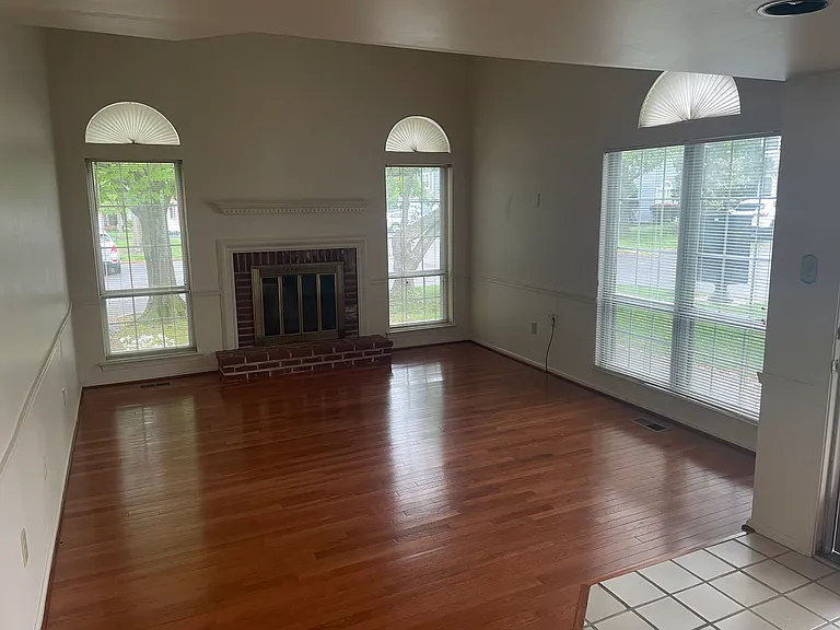 465 Trumbull Ct — Photo 5