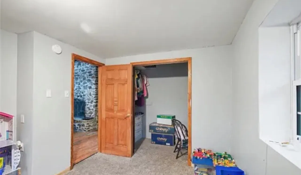 3 bed, 1600 sqft, $1,600 — Photo 2