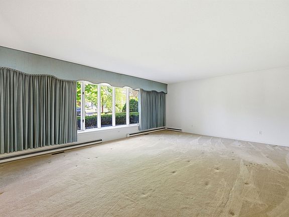 5th image of 1303 Plumtree Rd