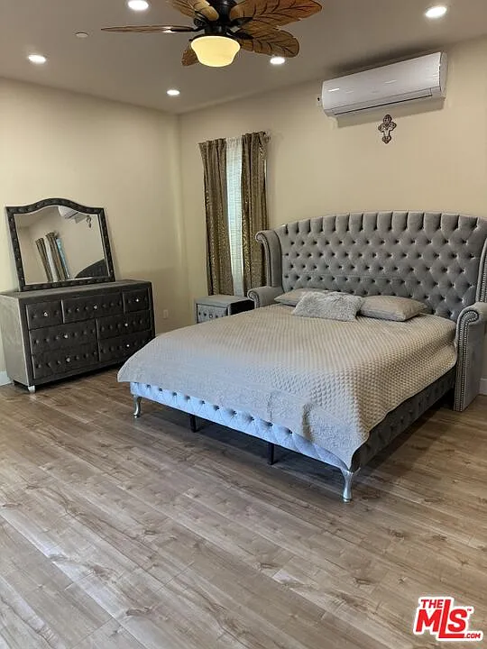 2 bed, 2.5 bath, 1600 sqft, $4,500 — Photo 4