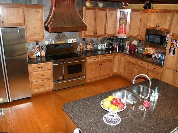 3rd image of 3611 Sanford Dr