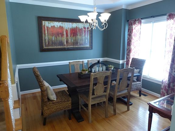 Dining Area w/hrdwd floors