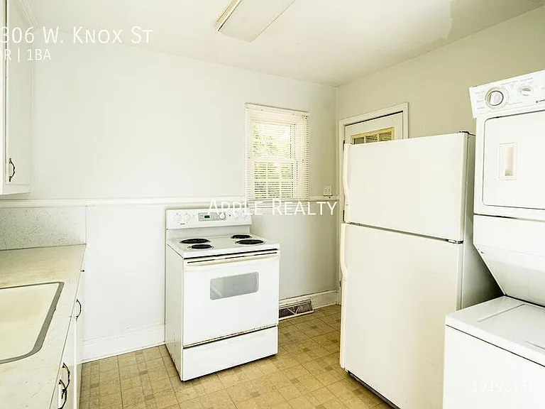 2306 W Knox St — Photo 7