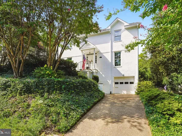 419 Summers Dr, Alexandria, VA 22301