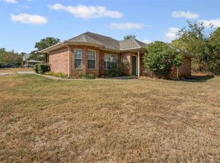 904 E 3rd St, Weatherford, TX 76086