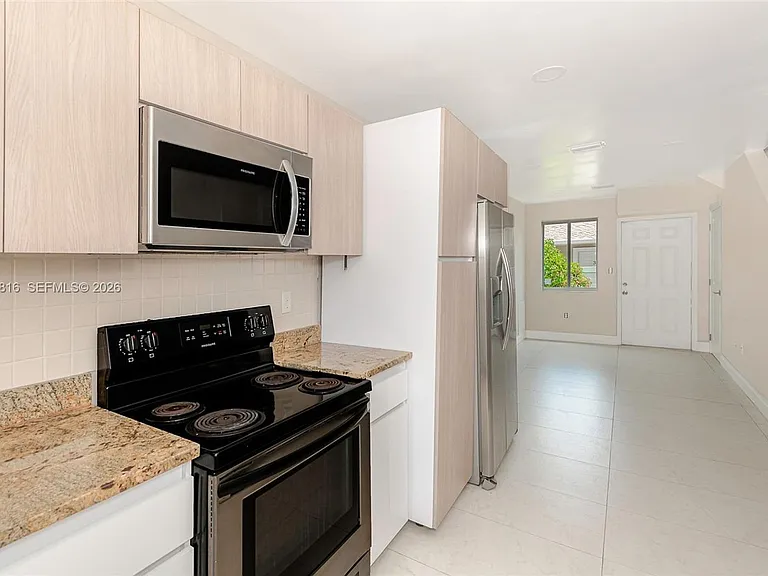 813 NW 3rd Ave #813 — Photo 3