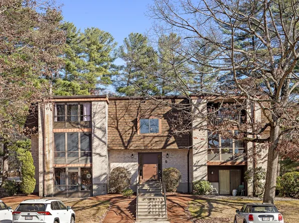 5 Greenbriar Dr APT 204, North Reading, MA 01864