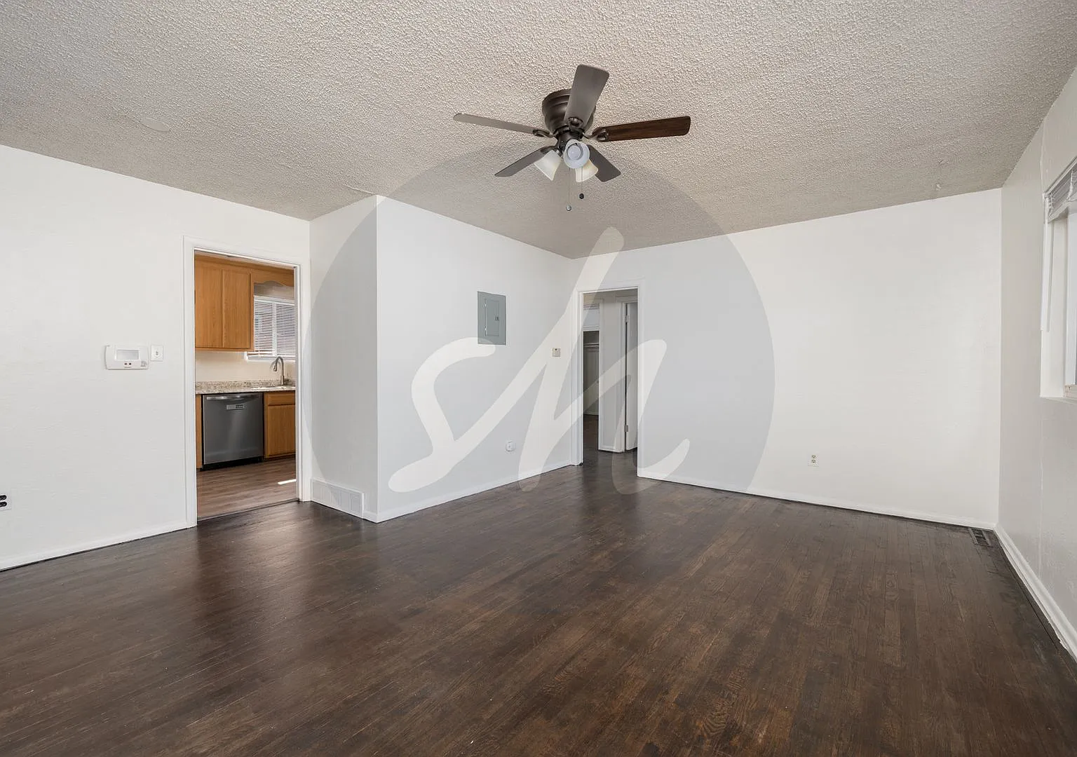 Charming 2 bed 1 bath duplex in downtown Colorado Springs — Photo 3