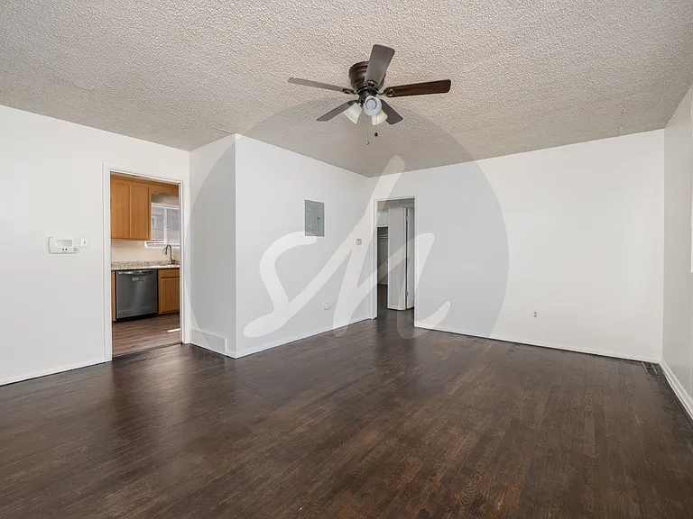 1003 E Columbia St — Photo 3