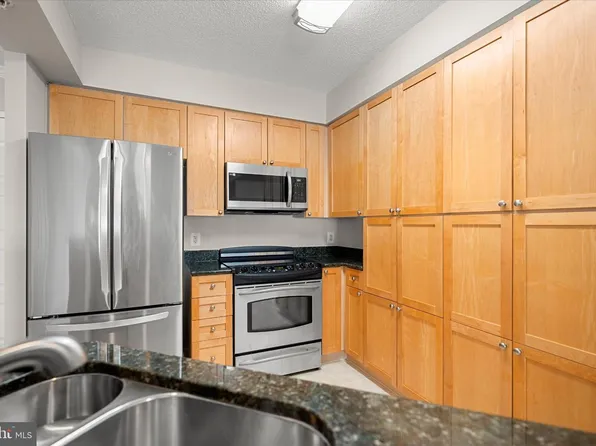 3101 Hampton Dr #1005, Alexandria, VA 22302