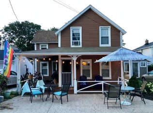 32 Center St, Niantic, CT 06357