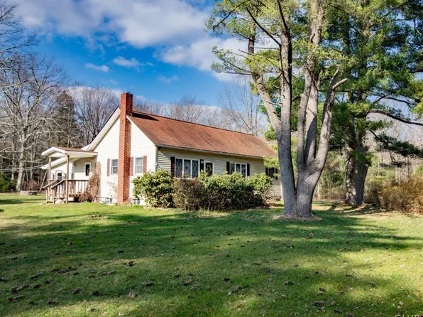 2417 Mountain Rd, Stroudsburg, PA 18360