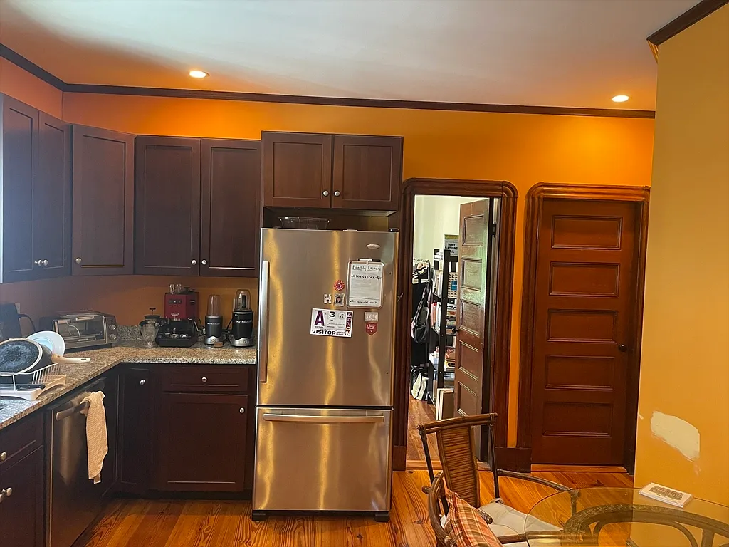 4 bed, 1.5 bath, 1650 sqft, $4,000 — Photo 3