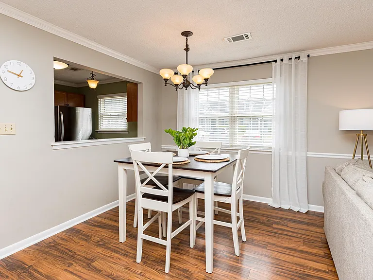 134 Sussex Dr — Photo 4