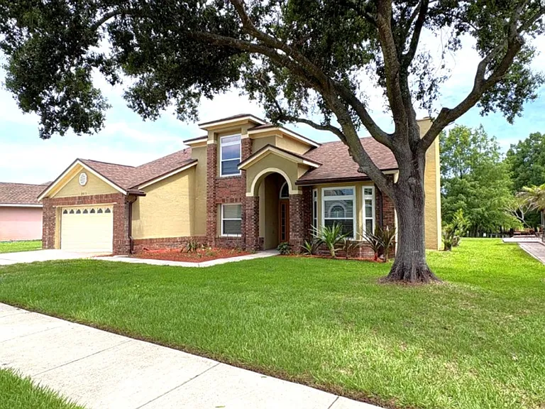 2813 Rolling Broak Dr — Photo 2